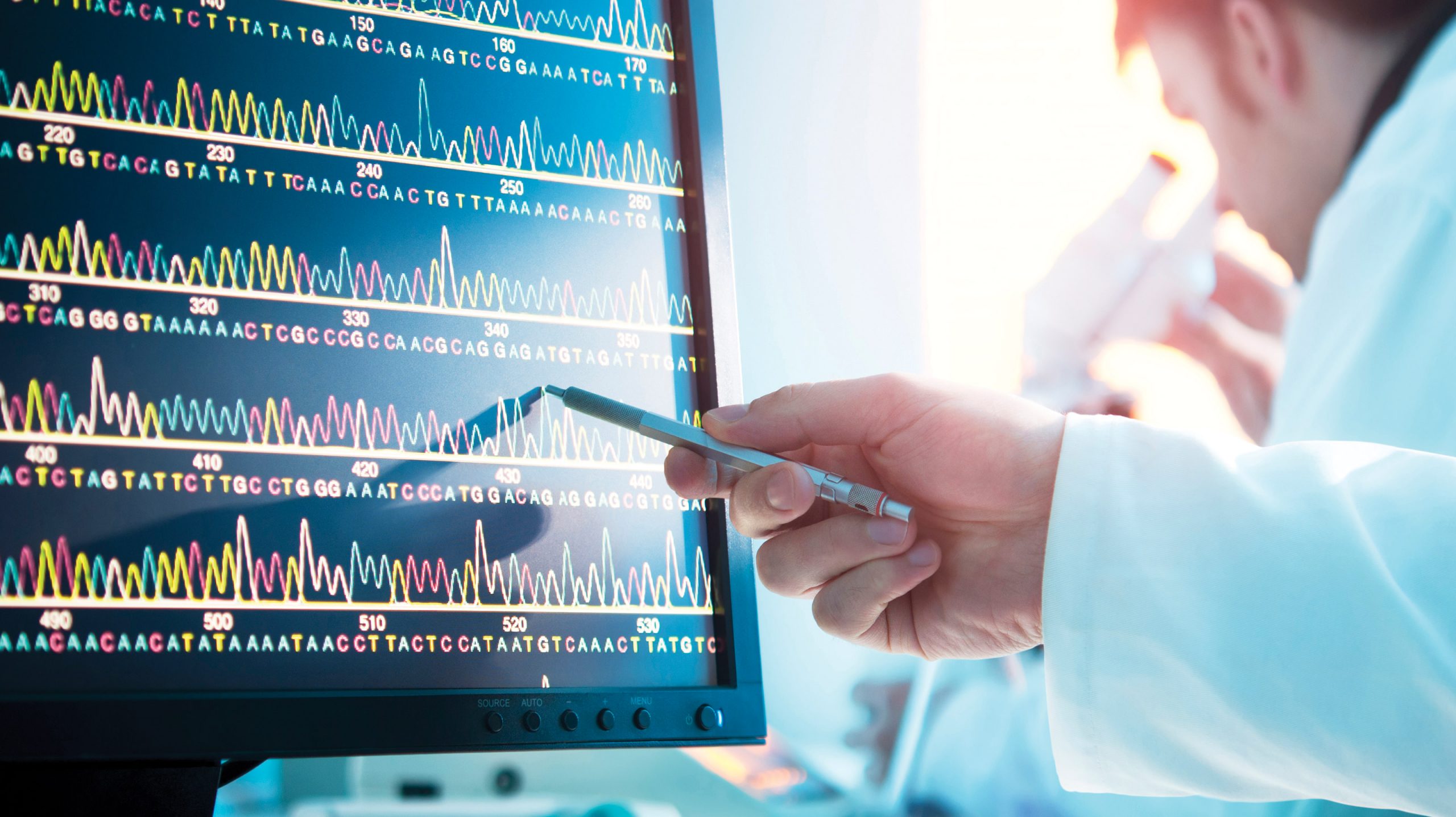 Previous research. Люди сидят в офисе. Человек и технологии. Маркетинг аналитика. Бизнес фотосток.